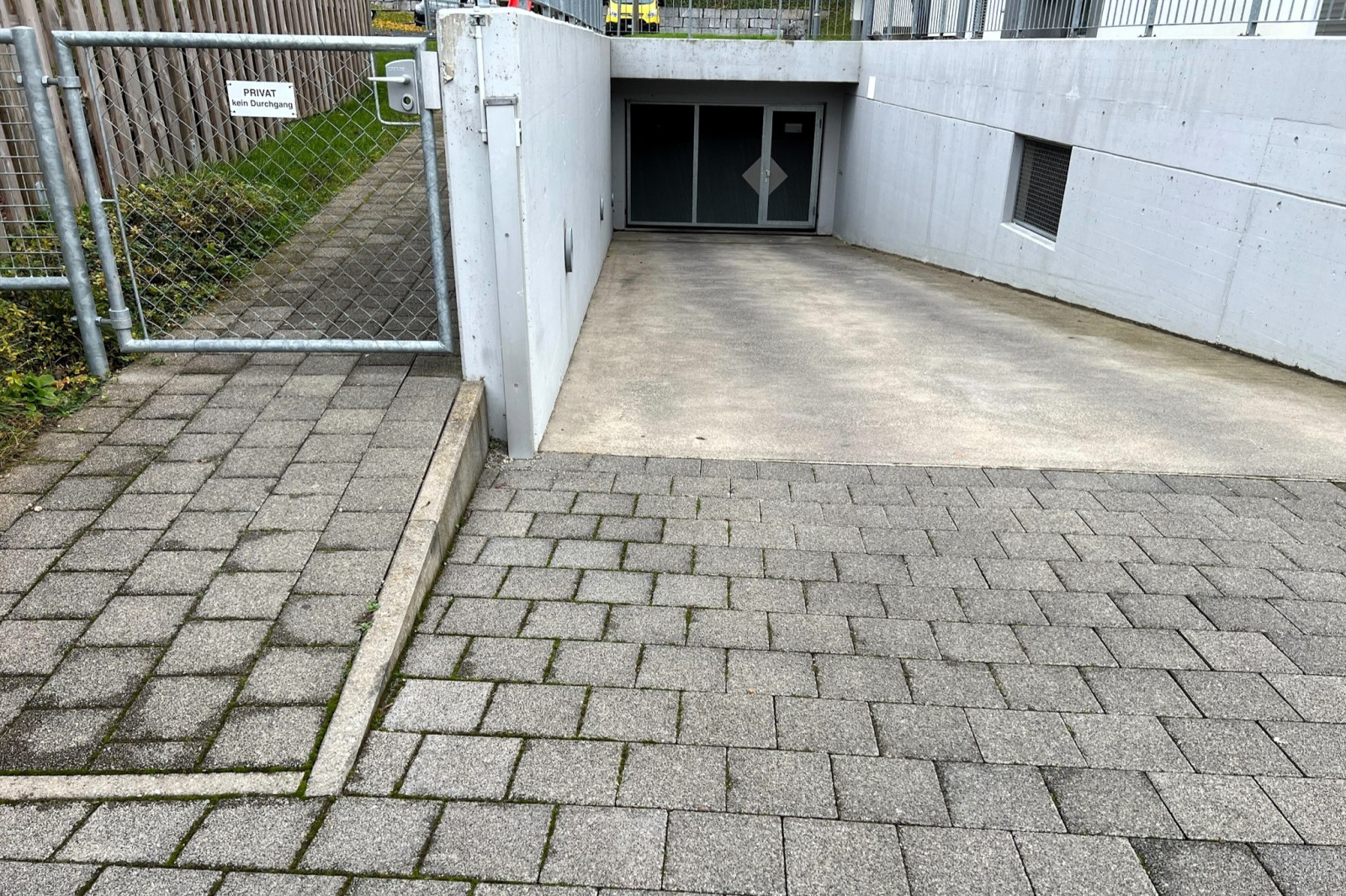 Tiefgaragenzufahrt