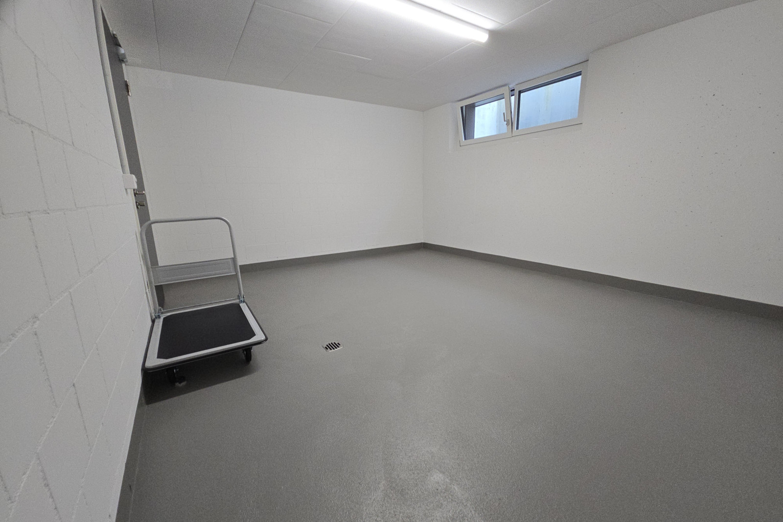 Raum 2 von innen mit Fenster