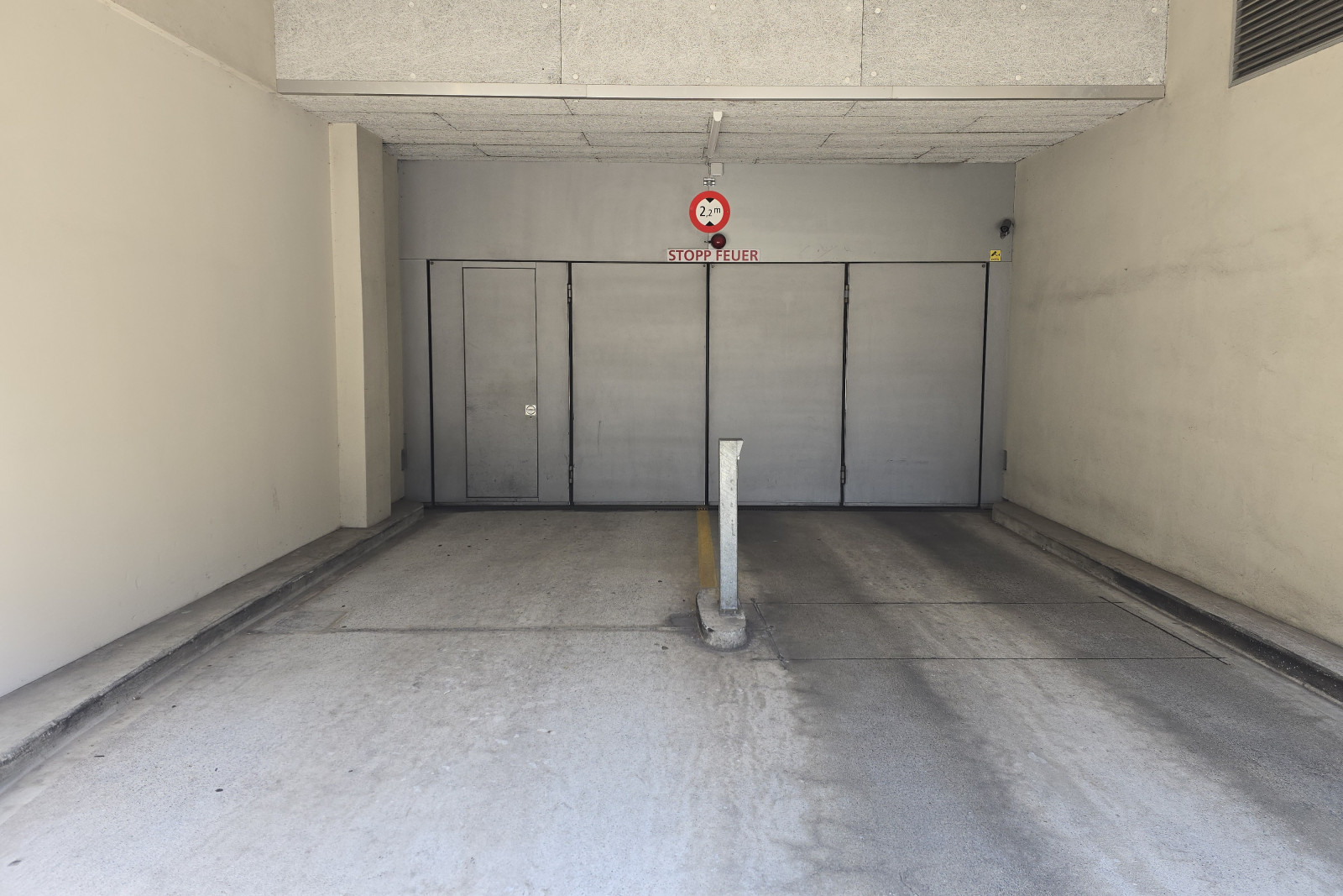 Tiefgaragen Tor und Höhe Alemannengasse 57